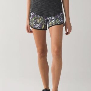 Lululemon Tracker Short III Floral Sport White Multi Black Size 6